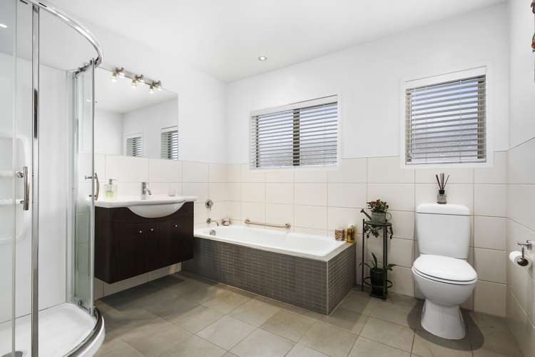 1/1 Finlow Drive Te Atatu South_8