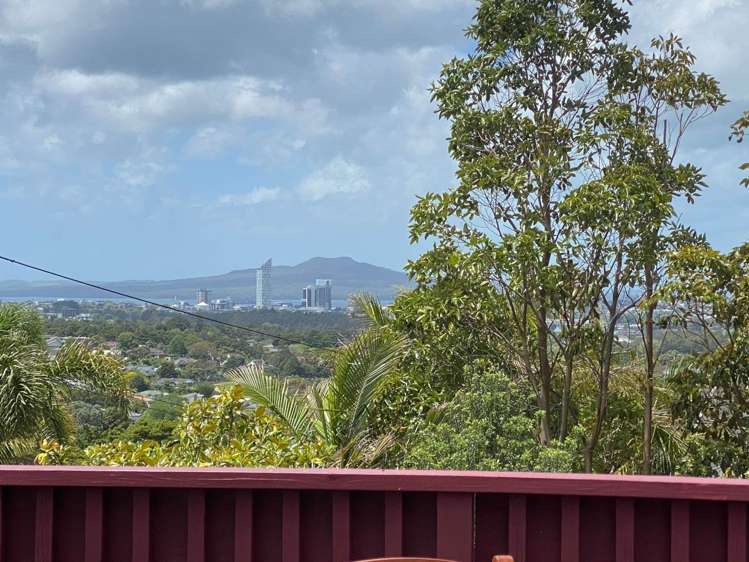 2/267 Glenfield Road Hillcrest_7
