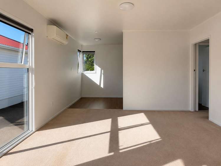 80 Riverpark Crescent 11401_3