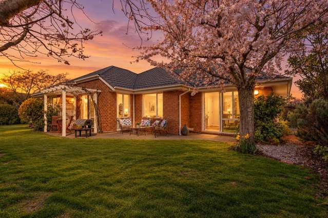 Sunshine, Space & Easy Living - Just Right!