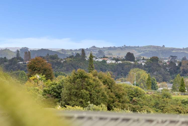 5 Greenstone Way Hairini_13