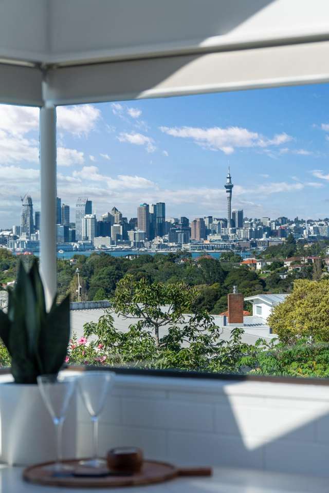 2/14 Raleigh Road Northcote_1