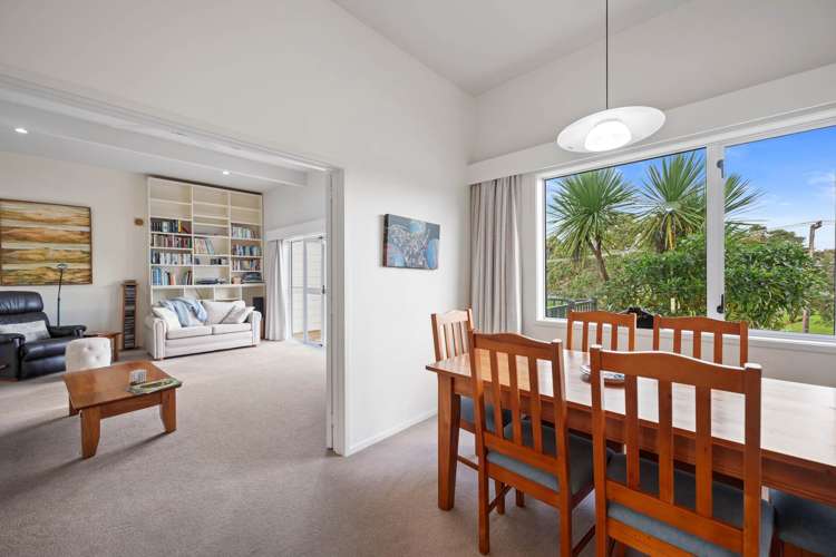 10 Seabreeze Road Narrow Neck_10