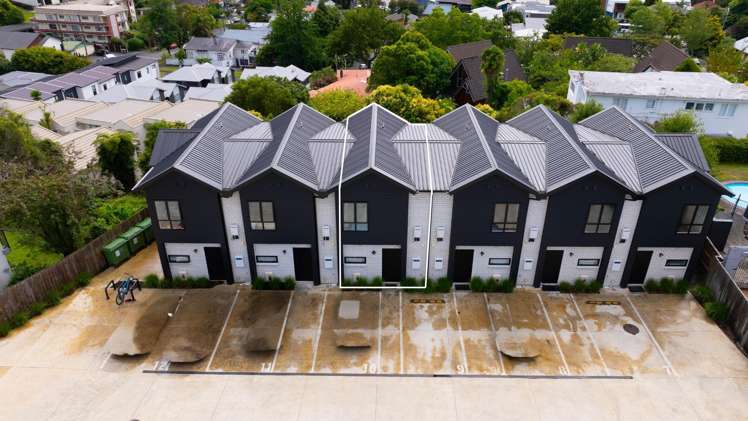 10/14 Ruakiwi Road Hamilton Lake_13