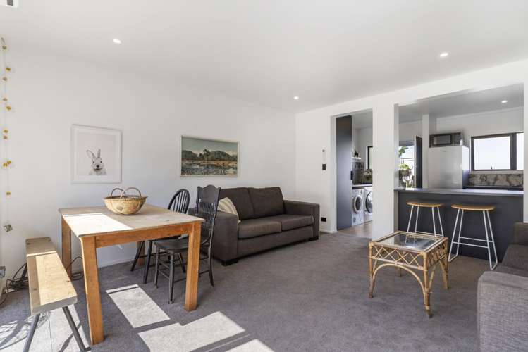 4/121 Mangere Road_5