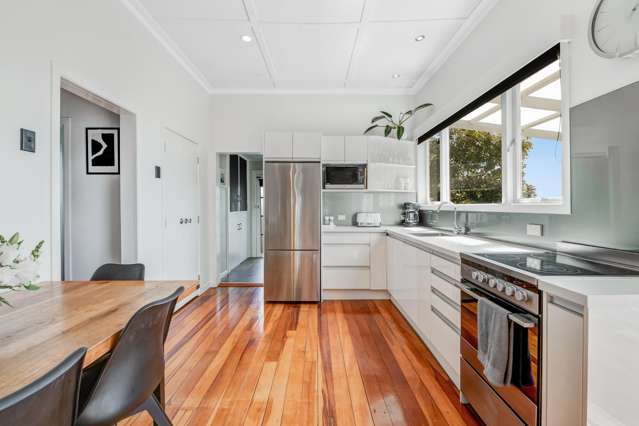 2/136 Sunset Road Unsworth Heights_4