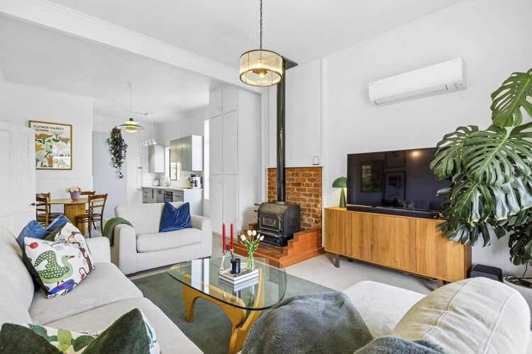 288 Gladstone Road North_5