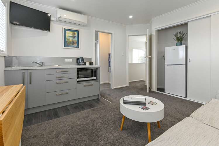 909 Harding Road Camberley_14