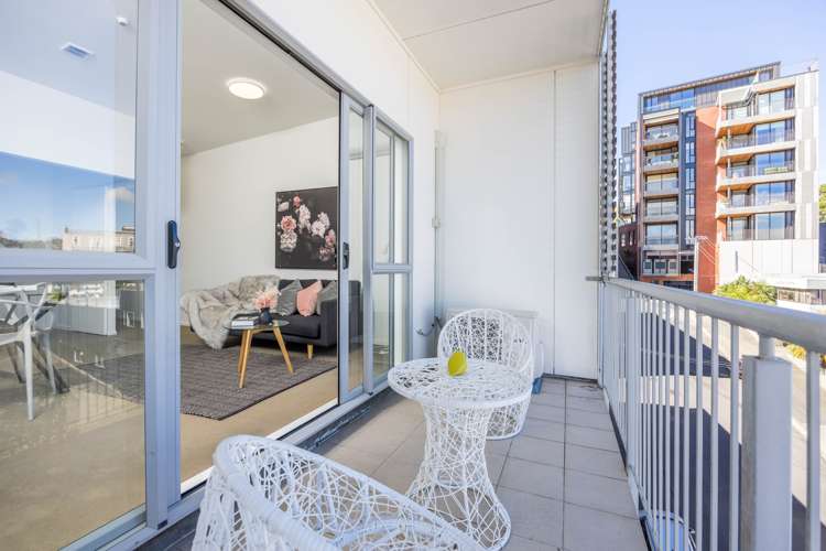 302/10 Flower Street Eden Terrace_9