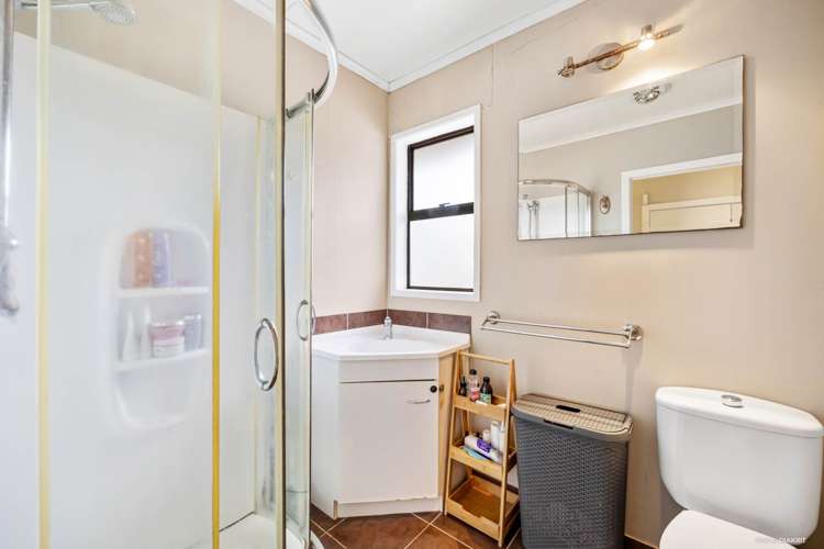 17 Amberley Avenue Te Atatu South_13