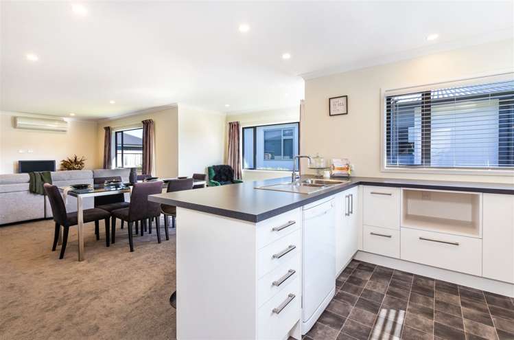 17 Noumea Drive Rangatira Park_0