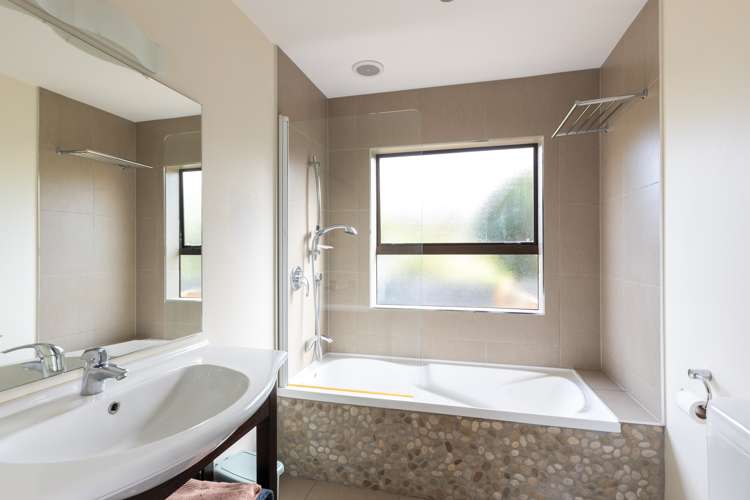 19 Takiroa Street Urenui_14