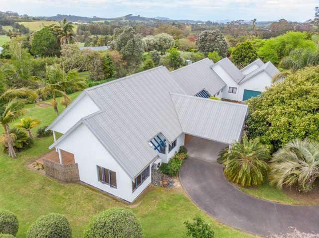 Perfectly Positioned Elegant Family Living