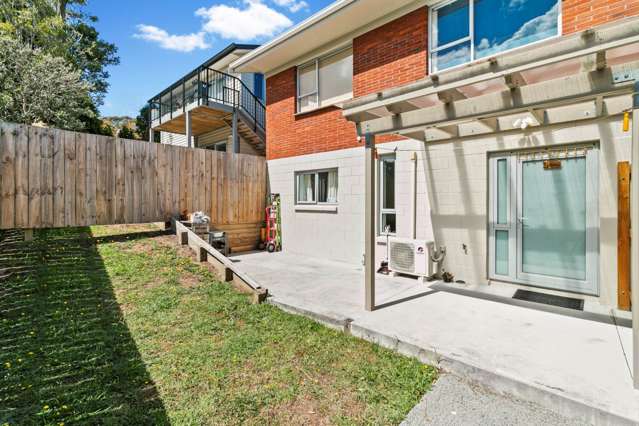 Solid Sunny 2-Beddy Unit with Fully Fenced Yard