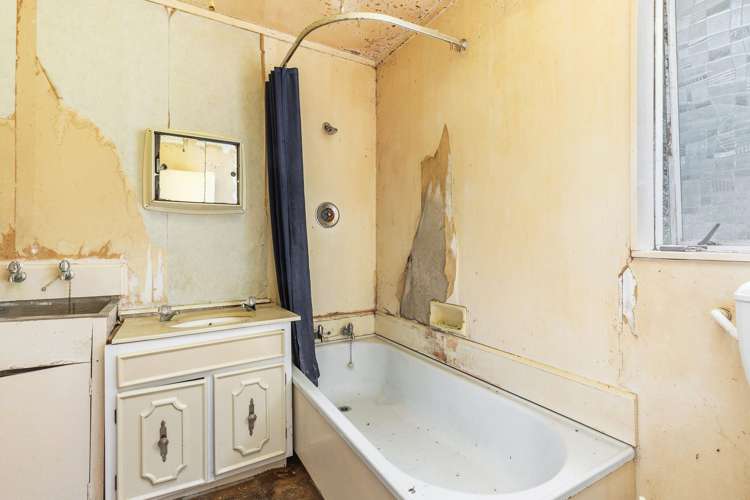 22 Fyvie Avenue Tawa_12