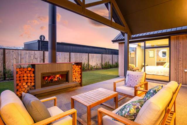 Showstopper Showhome for Sale!