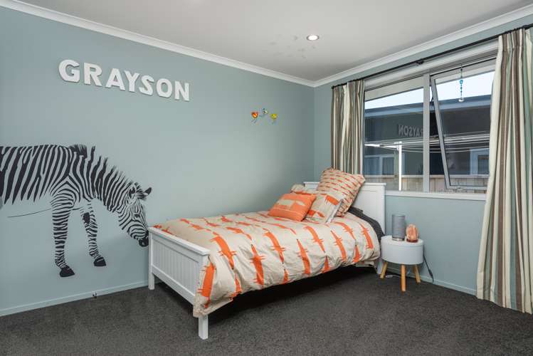 3 Fender Close Pyes Pa_9