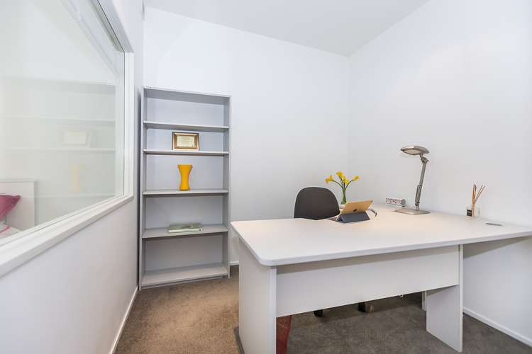 66 Saddleback Grove Karori_13