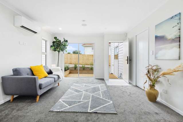 Stunning Brand New and Standalone in Papatoetoe