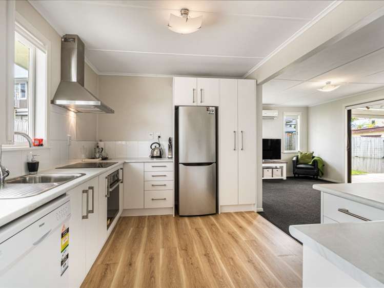 22 Roberts Road Te Atatu South_9