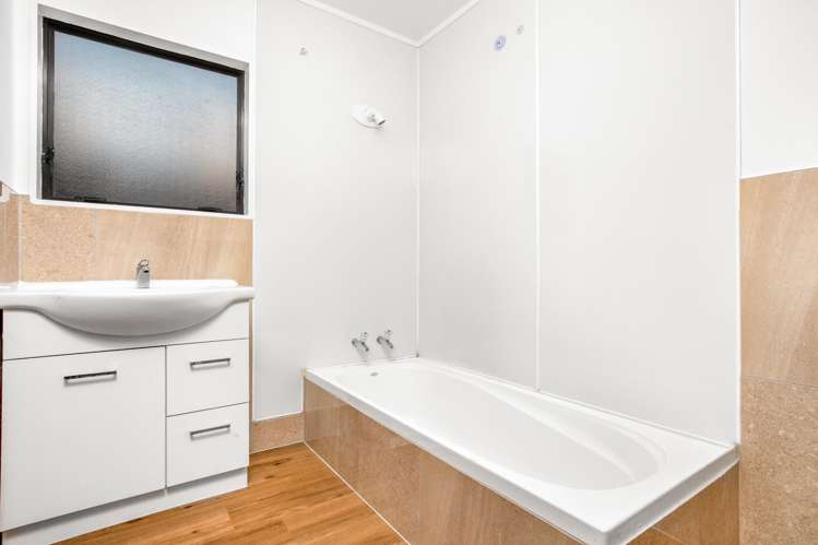 1/8 Templeton Place Clendon Park_10