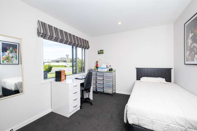 8 Mckay Close Frimley_11