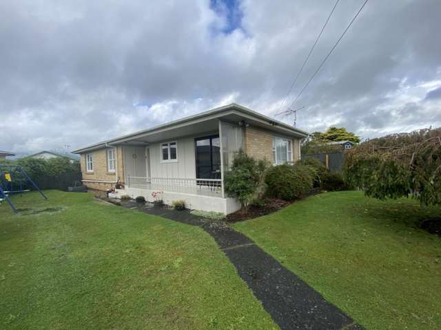 Easy Living in Enderley – Fully Fenced with Separate Garage