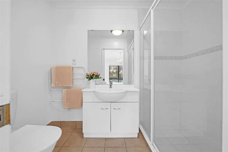 14 Watersfield Place Flat Bush_21