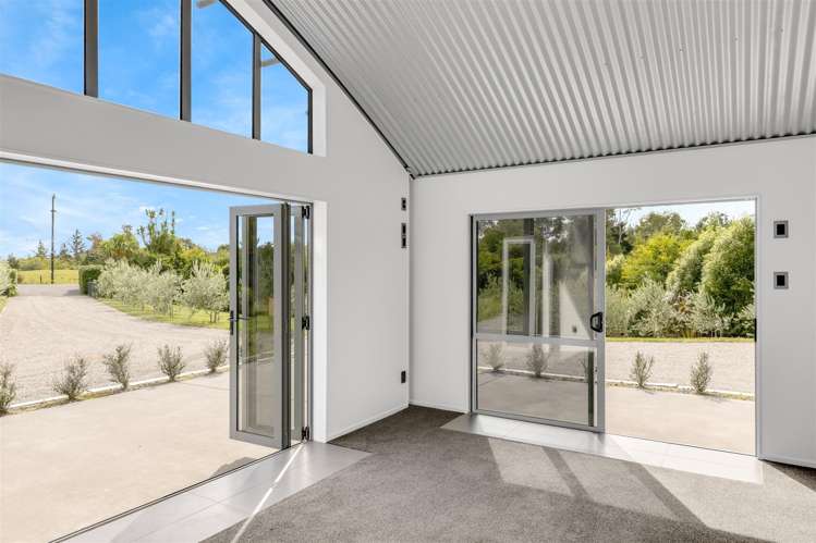 168 Utopia Road_5