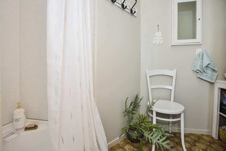 2 Koura Crescent Mahia_14