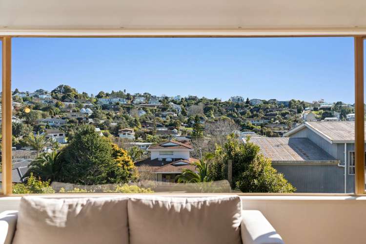 2/48 Mayfair Crescent Mairangi Bay_2