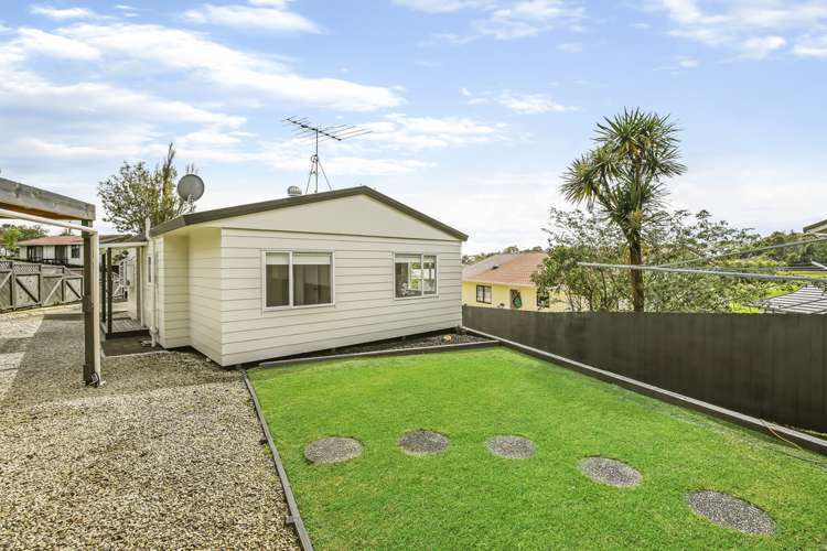 13 Maywood Crescent Glen Eden_19