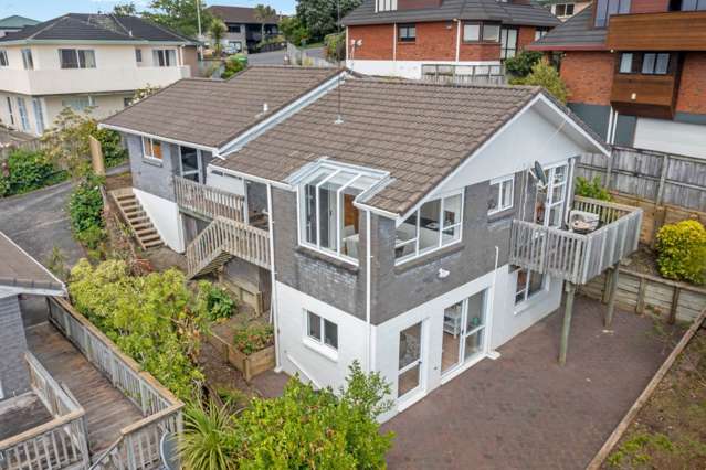 Three bedroom house in Botany Downs