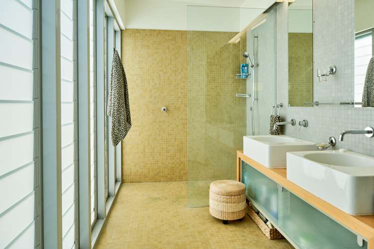 16 Bothamley Lane Titahi Bay_16