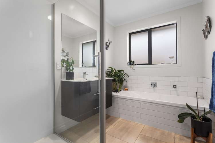 2 Korimako Place Coastlands_12