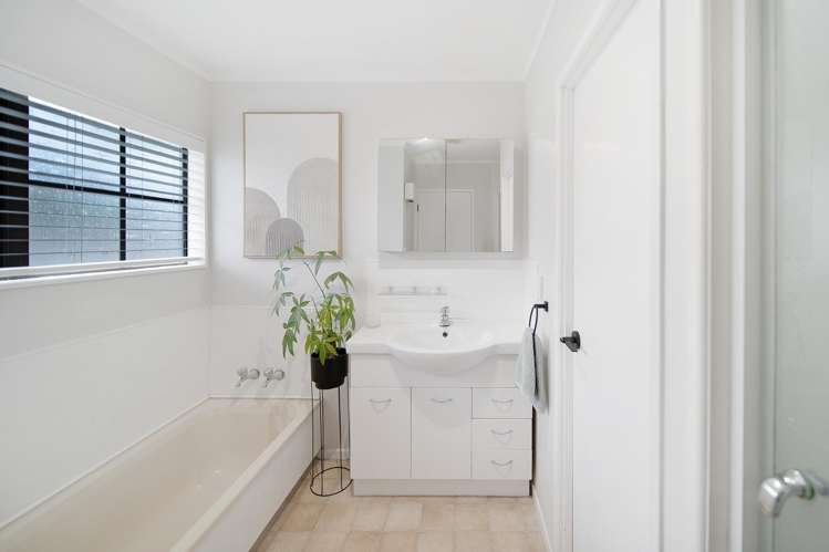 6 Crestlands Place Papakura_16