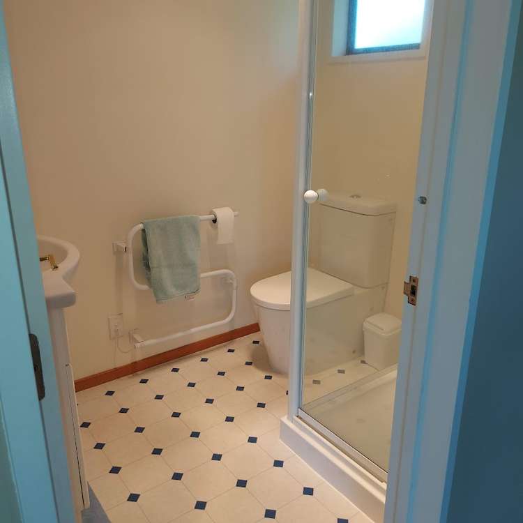 184 Pages Road Marchwiel_12