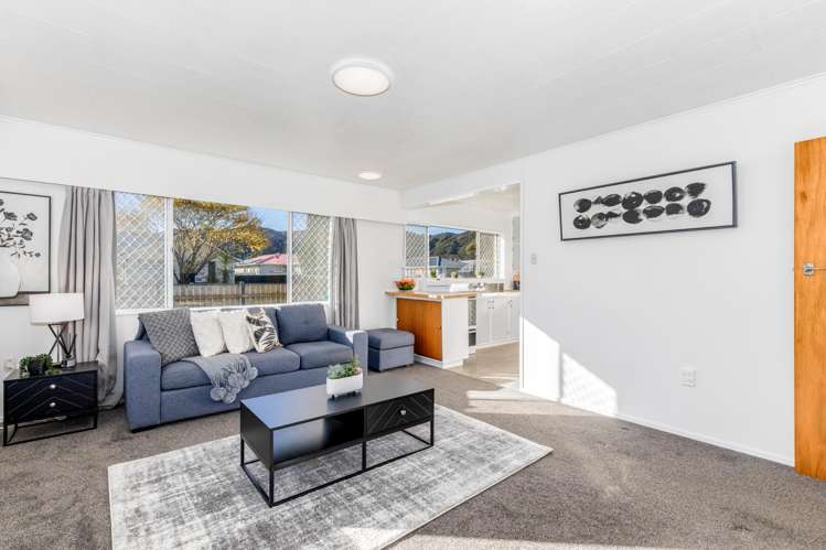1/2 Matthews Road Wainuiomata_3