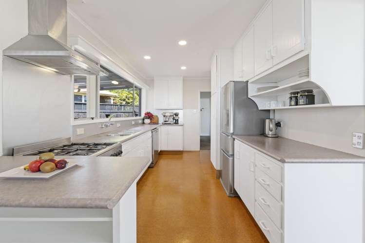 2 House Avenue Mangere Bridge_4