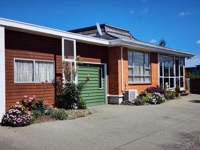 Beautifully Presented Unit Ready For New Owner