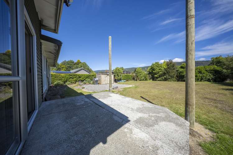 36 Home Street Manapouri_23