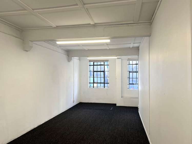 323 Queen Street_0