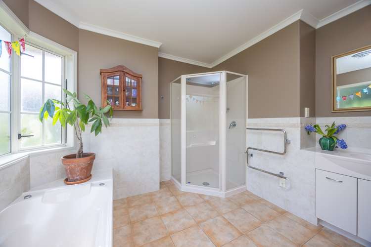 60 Cowley Drive Leamington_31