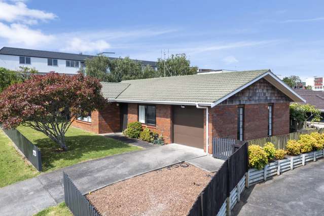 1/50 Wellington Street Howick_1