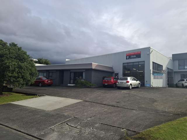 Road front industrial unit - Glendene location