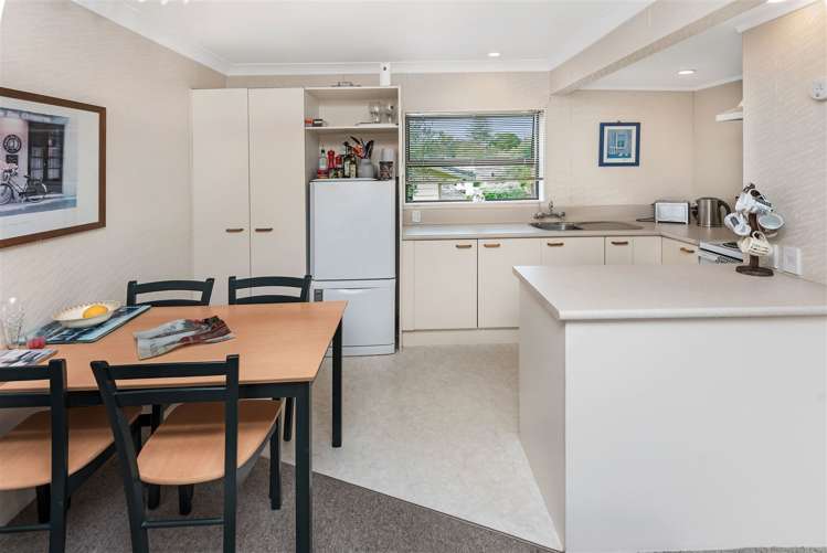 6 Marine Parade Mellons Bay_15