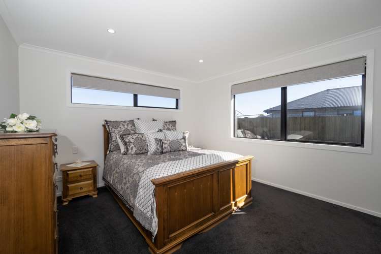 8 Redhaven Rise Netherby_19