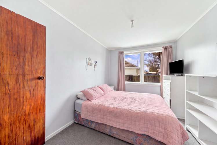 15 Avro Crescent_5