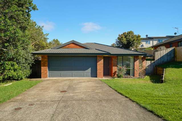 Sunny Single-Level Brick & Tile Home In Oteha