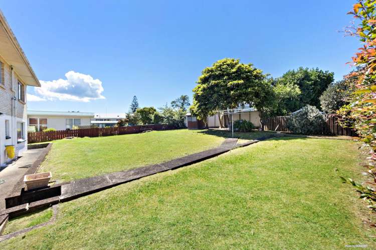 15 Dawnhaven Drive Te Atatu Peninsula_13